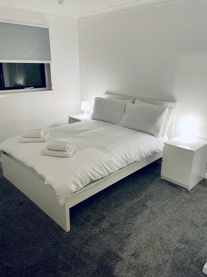 Modern 2 Bedroom Apartment With Free Parking กลาสโกว์ ภายนอก รูปภาพ
