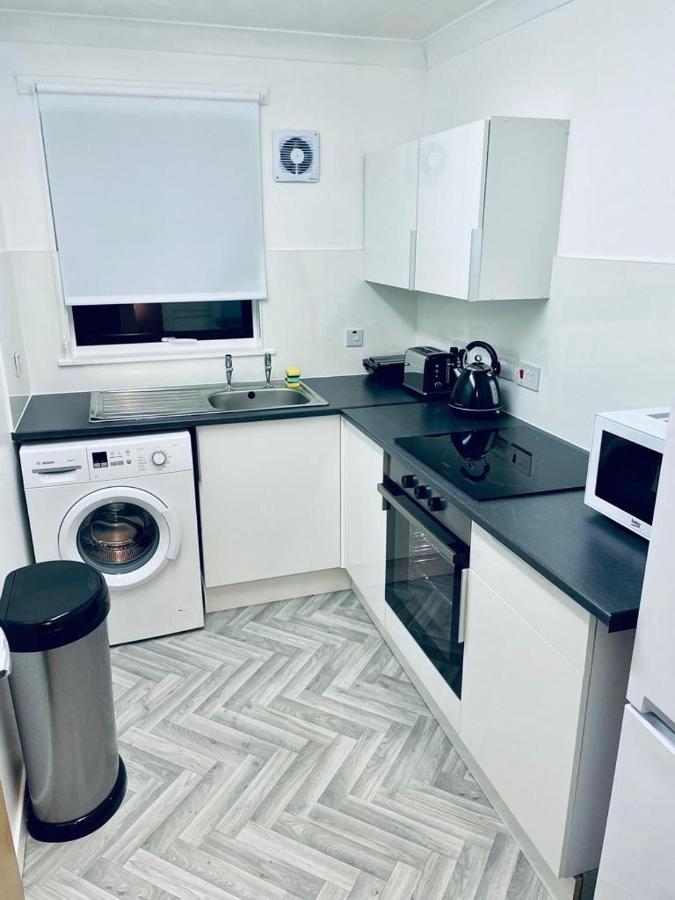 Modern 2 Bedroom Apartment With Free Parking กลาสโกว์ ภายนอก รูปภาพ